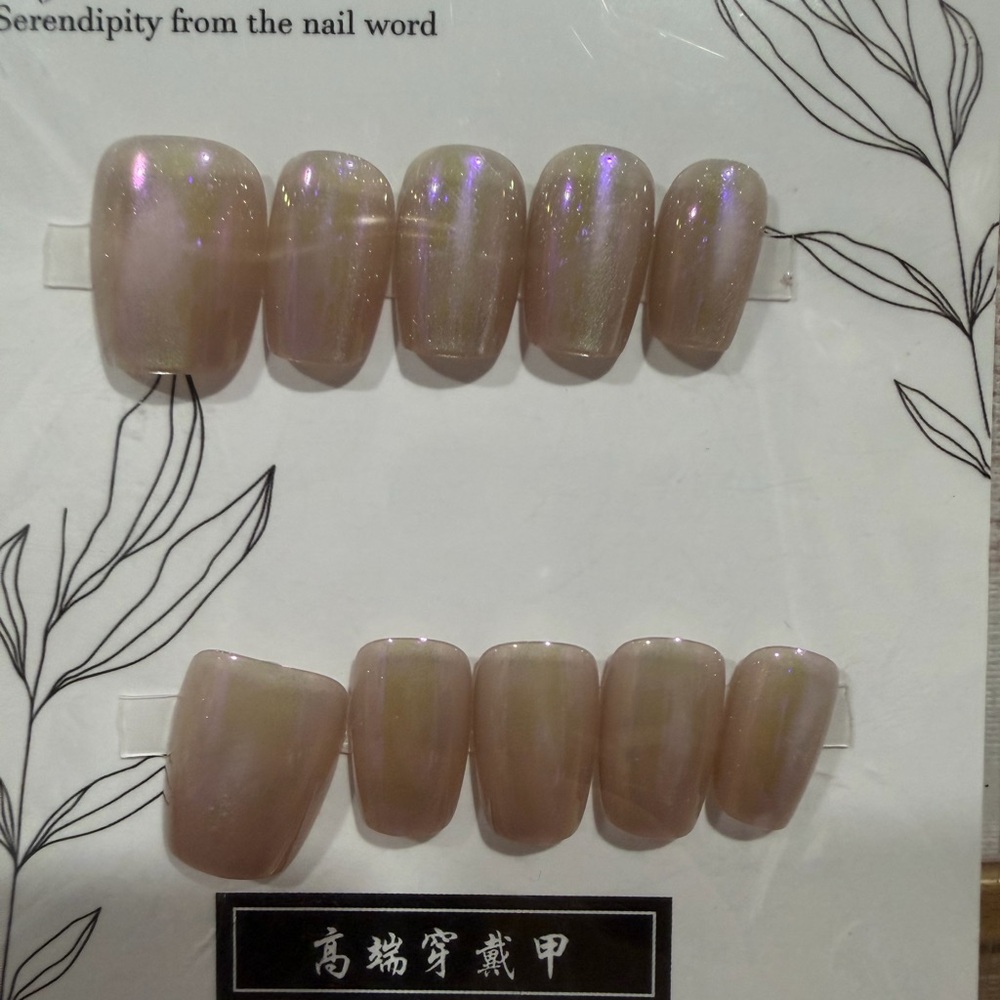 Iridescent Press-On Nails nail art size medium short